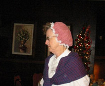 Rita Pressnall(Annie Cratchit)